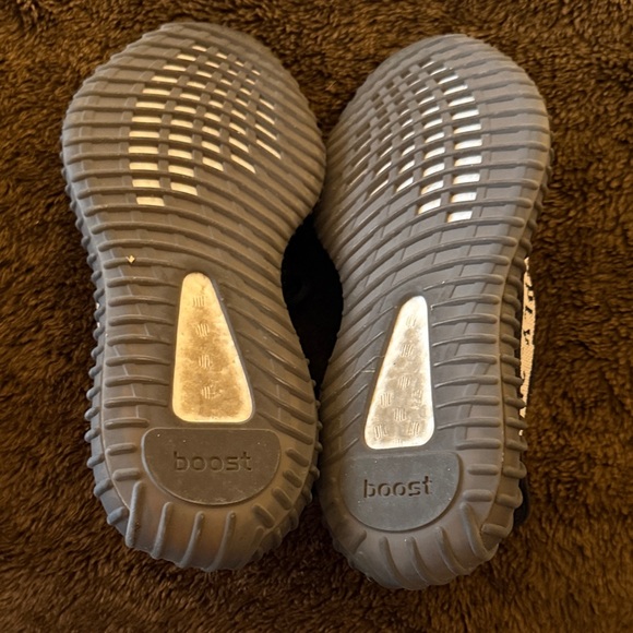 Adidas Yeezy Boost 350 V2 Black and Cream Sneakers - Picture 4 of 4